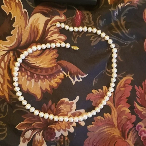 Freshwater Pearl Necklace - Picture 1 of 2